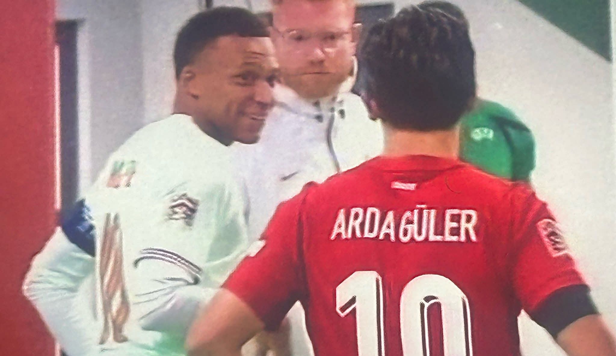 Arda Güler sur sa conversation avec Kylian Mbappé à la mi-temps lors de la victoire 1-0 de la France sur la Turquie :